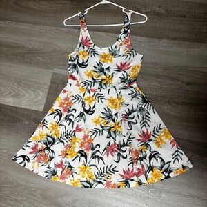 H&M Divided‎ Tropical Floral Skater Dress Size 8